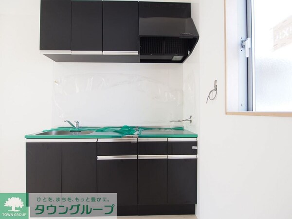 キッチン(※同タイプ１号室の写真です　反転あり　中部屋あり)