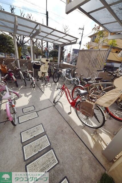 物件内観写真14　(敷地内駐輪場)