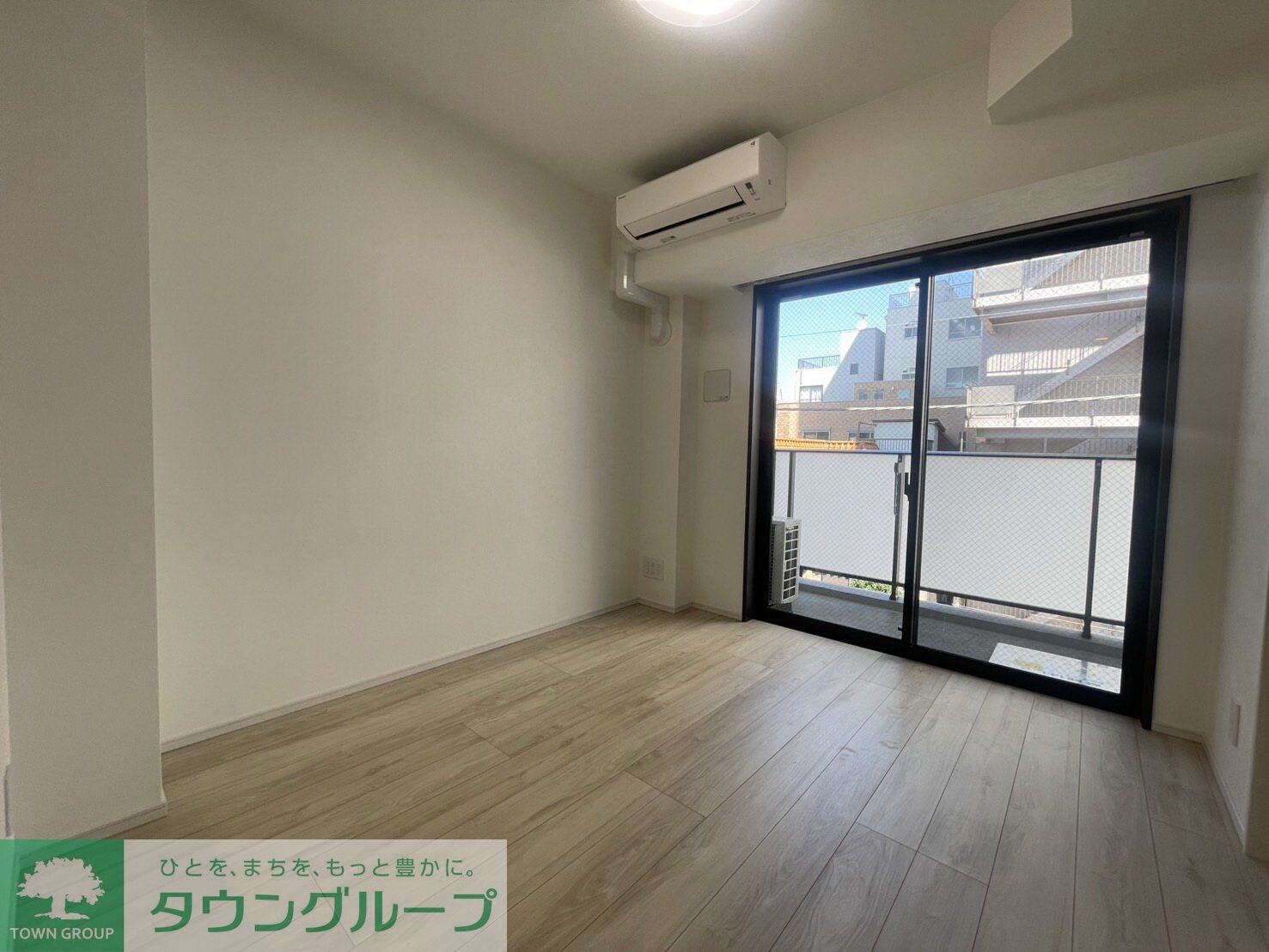 物件内観写真2　(リビング/居室)