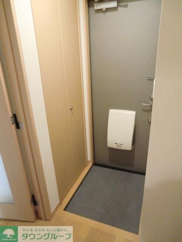 玄関(シューズボックス完備の玄関です)