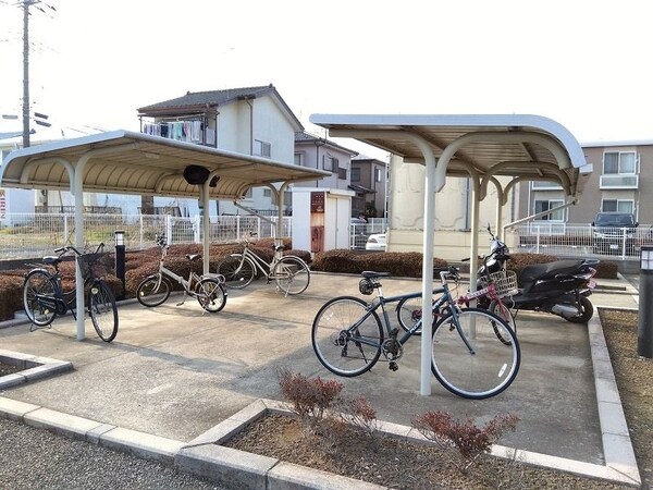 共有部分(屋根付き駐輪場)