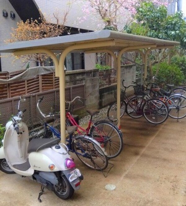 エントランス(駐輪場)