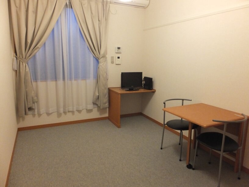 物件内観写真12　(テーブルは折り畳み式です)