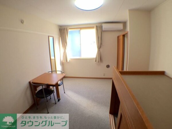 リビング・居室(収納付きベッドタイプのお部屋になります)
