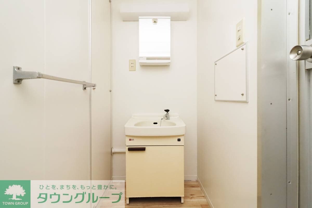 物件内観写真8　(洗面所)