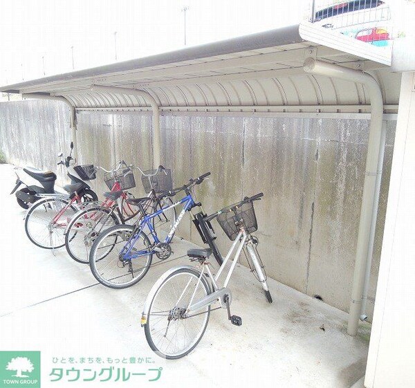 その他(屋根付き駐輪場完備)