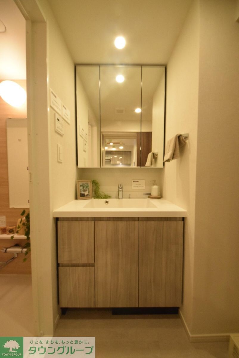 物件内観写真11　(独立洗面台)