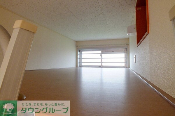 その他室内・内装(玄関の上が窓、風とおりいいので夏でも安心♪)