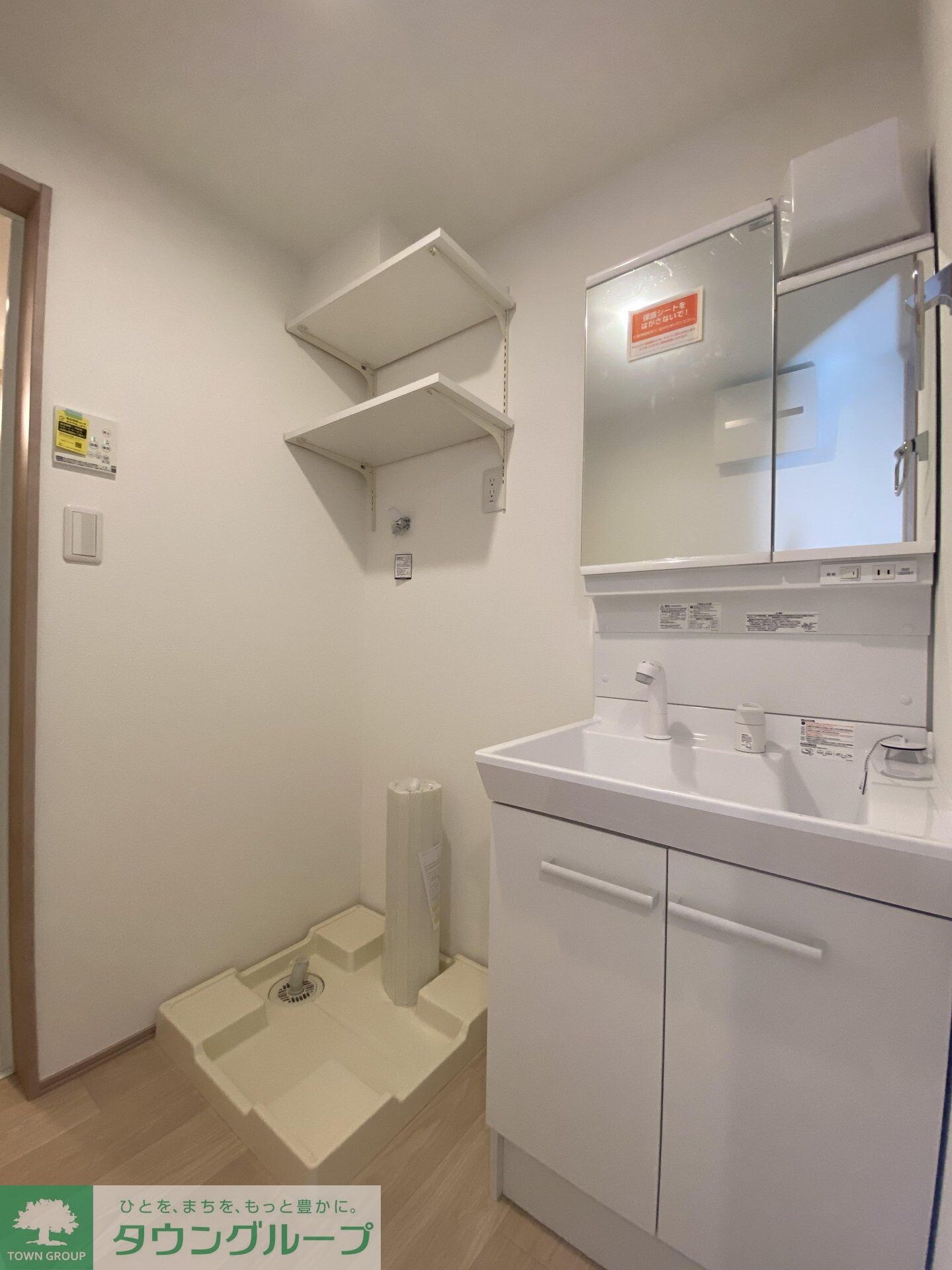 物件内観写真4　(同じ間取りの１階の写真です。)