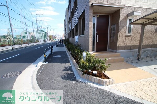 エントランス(駐車場)