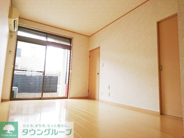 リビング・居室(※別号室参考写真です)