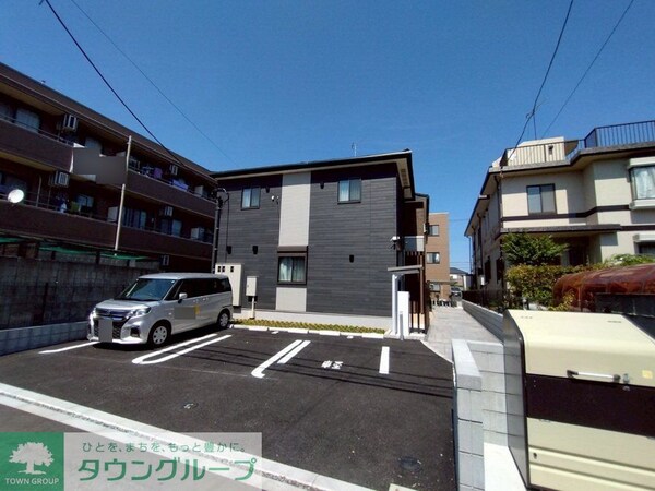 エントランス(駐車場)