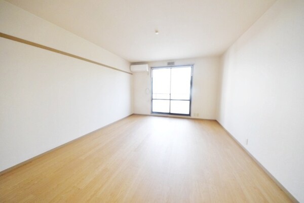 リビング・居室(10帖の広々としたお部屋)