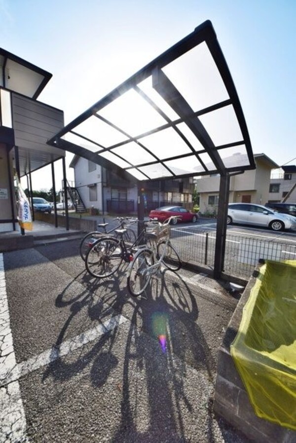 共有部分(屋根付きの駐輪場)