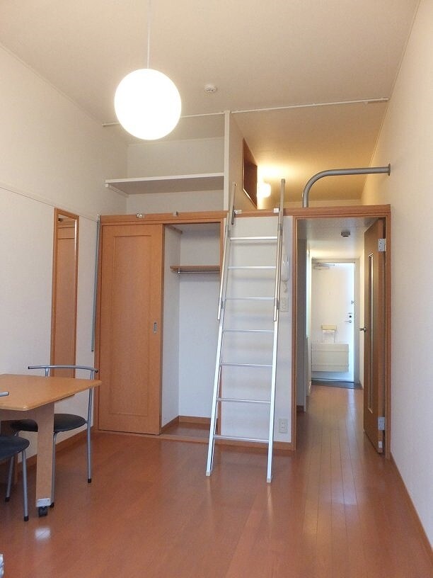 物件内観写真11　(室内天井が高いので、お部屋を広くお使い頂けます！)