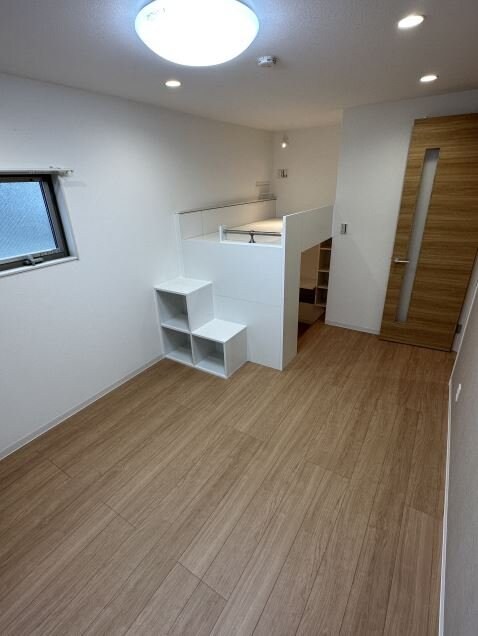 物件内観写真2　(リビング/居室)