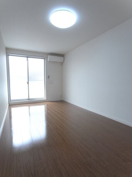 物件内観写真3　(リビング/居室)