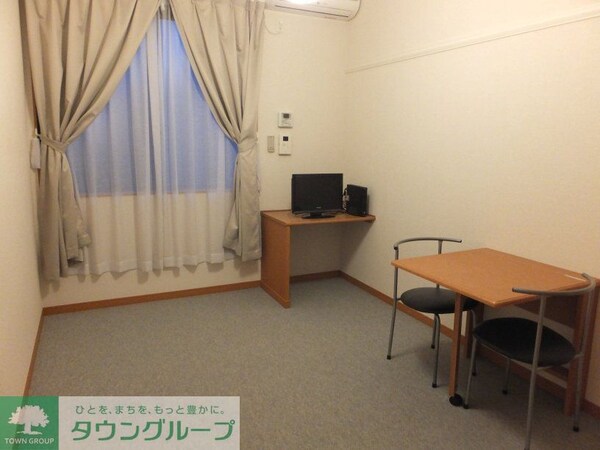 リビング・居室(テーブルは折り畳み式です)