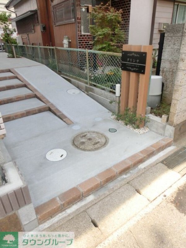エントランス(お問合せはタウンハウジングまで！※現地待合わせ相談可能)