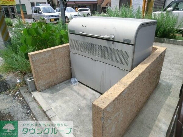 共有部分(入居者専用ゴミステーションです)