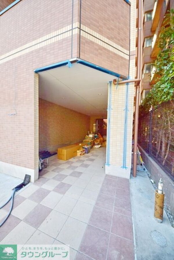 エントランス(安心のオートロック付き)