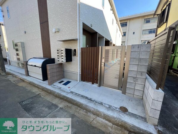 エントランス(お問合せはタウンハウジングまで！※現地待合わせ相談可能)