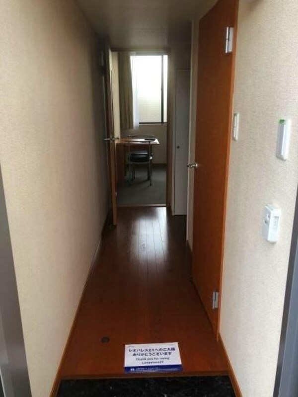 玄関(お部屋探しはタウンハウジング蘇我店にお任せ下さい♪)