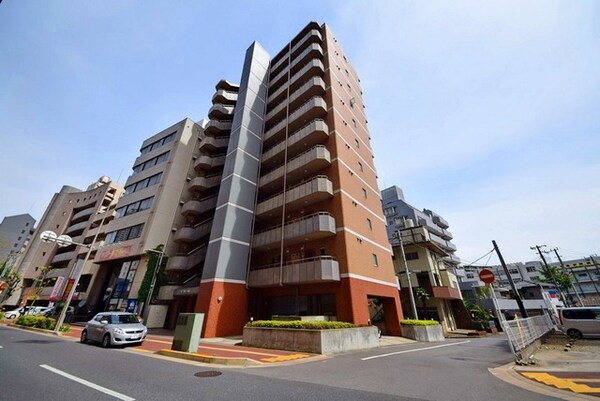 外観(１１階建ての重厚なマンションです)