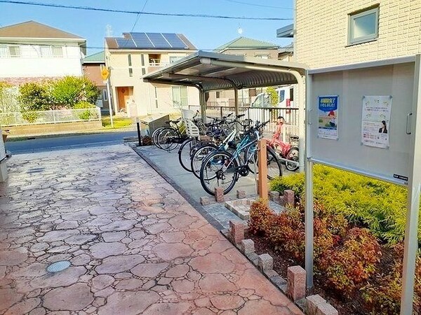 共有部分(雨の日も安心！屋根付き駐輪場★)