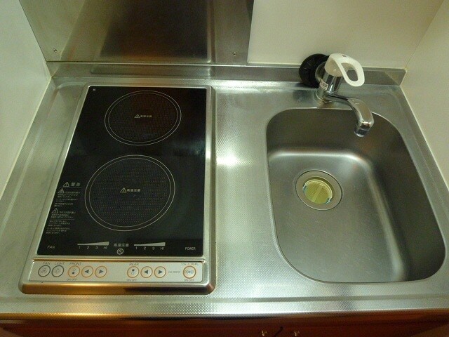 物件内観写真2　(２口電気コンロ)