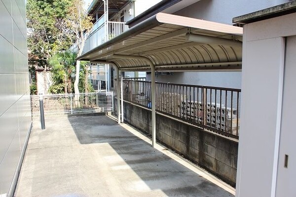 その他(屋根付駐輪場)