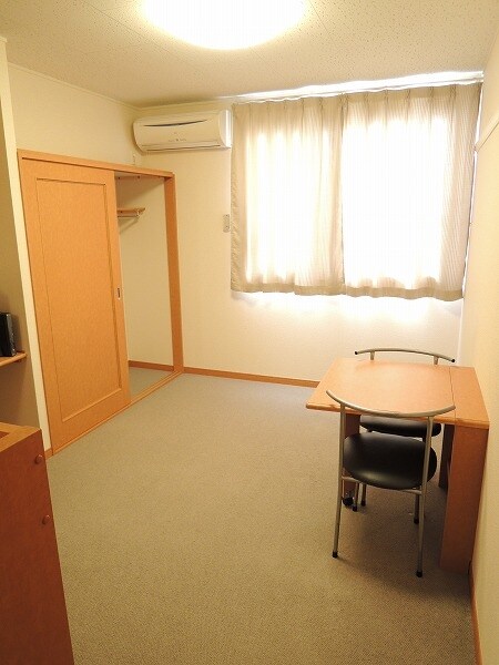 物件内観写真9　(1Fフローリング、2Ｆカーペット)