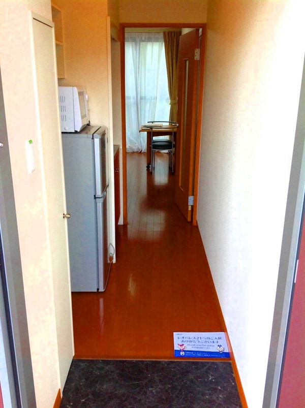 玄関(玄関から廊下の眺め)