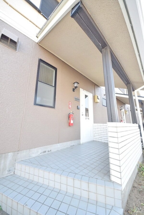 エントランス(お部屋探しは【タウンハウジング蘇我店】にお任せ下さい♪)