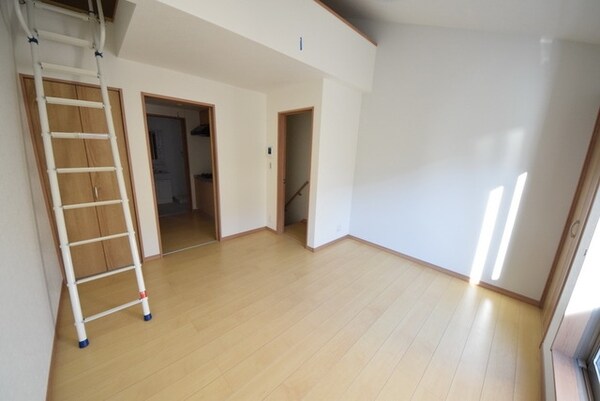 リビング・居室(現地待ち合わせ歓迎♪お問合せはタウンハウジング蘇我店まで！)