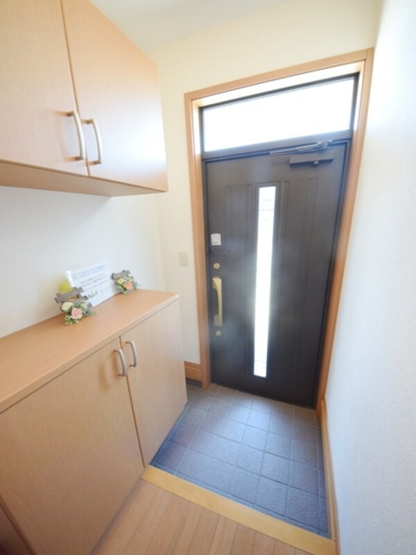 玄関(お部屋探しは【タウンハウジング蘇我店】にお任せ下さい♪)