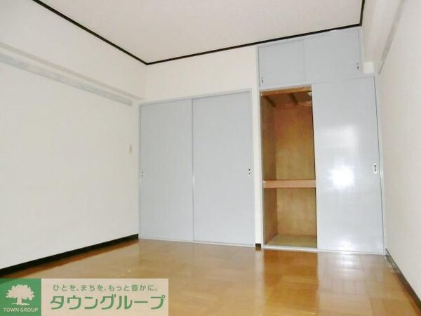その他室内・内装(バルコニー側から見た室内です)
