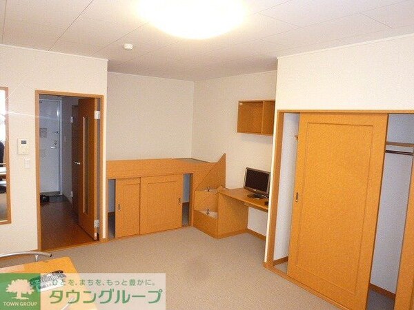 子供部屋(テレビ、収納完備)