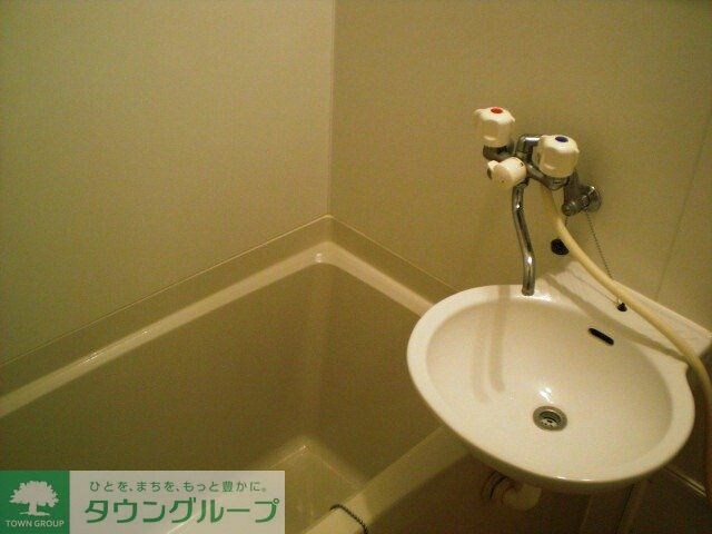 物件内観写真5　(ユニットバス・洗面台付)