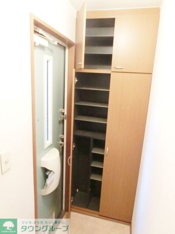 玄関(お部屋探しは【タウンハウジング千葉店】にお任せ下さい♪)