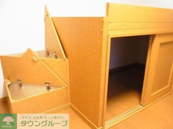 子供部屋(ベッド下、階段部分も収納できます)