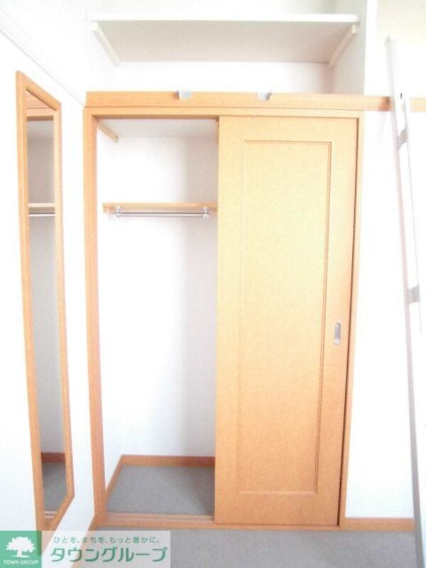 その他室内・内装(クローゼットの横には全身鏡もついてます！)