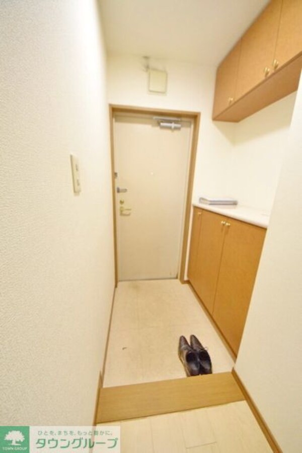 玄関(イメージ。別号室撮影。現況を優先。)