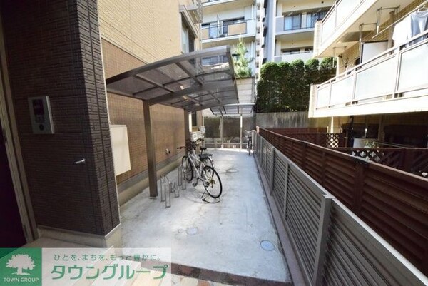 共有部分(屋根付き駐輪場)