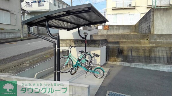その他(無料でご利用いただける屋根付き駐輪場完備)