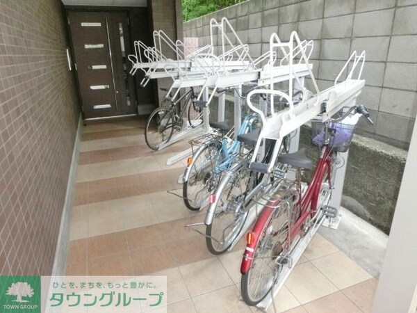 その他(建物の中に駐輪場があります)
