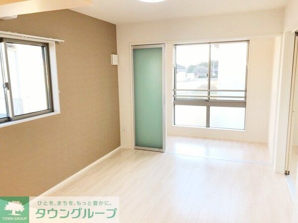 リビング・居室(現地待ち合わせ歓迎♪お問合せはタウンハウジング蘇我店まで！)