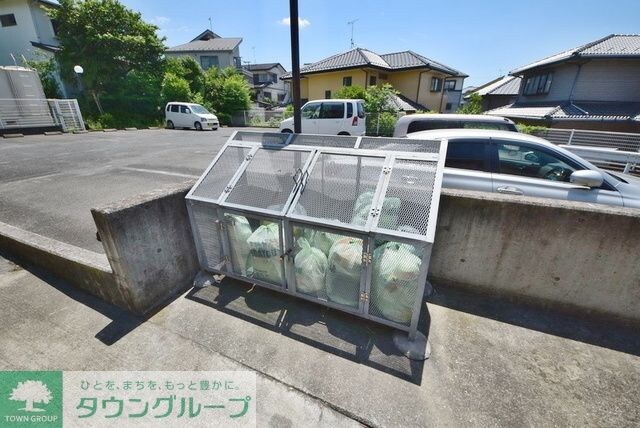 物件内観写真12　(敷地内ゴミ置き場)