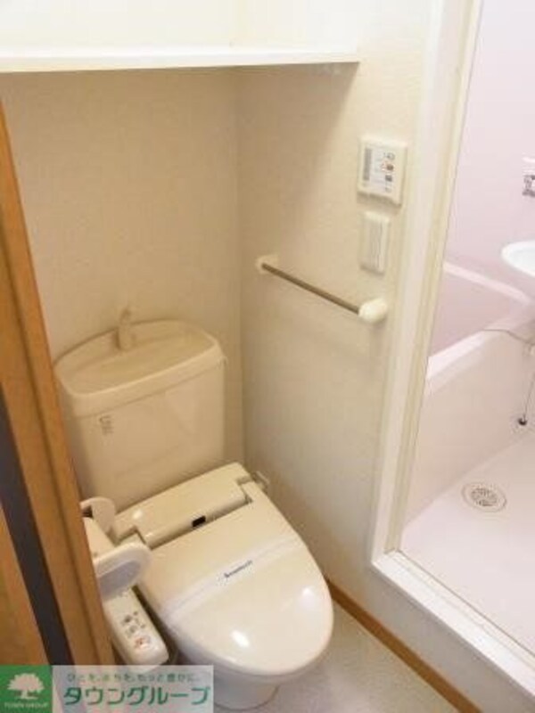 その他(温水洗浄便座付き！上には収納棚も付いています。)