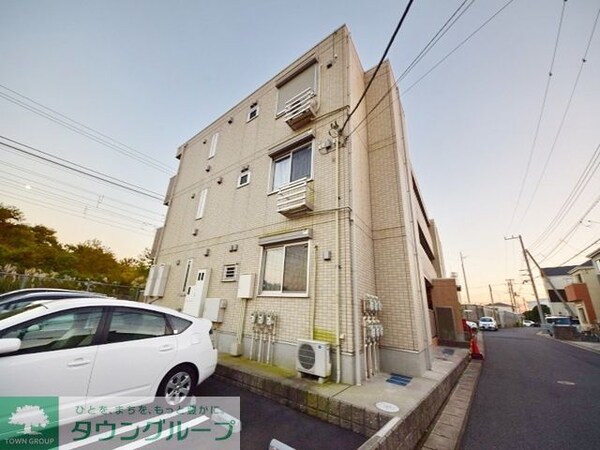 外観(大通りから1本入る住宅街です)